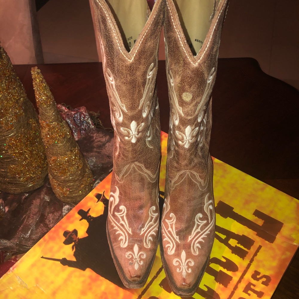 Corral Cortez Distressed Fleur-dis-lis Cowboy boot